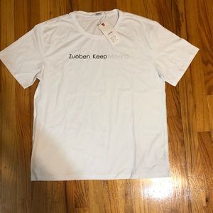 SOUPINKJ WHITE T-SHIRT "ZUOBEN KEEP MOVING".  NEW